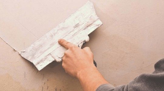 Sơn lại nhà cũ có cần sơn lót không? Lưu ý khi sơn lại tường nhà