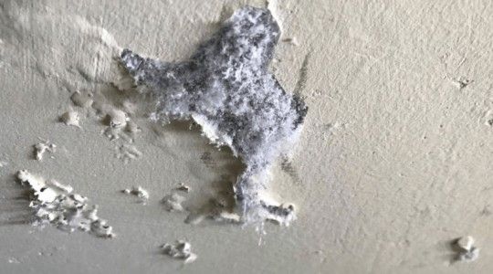 Cách xử lý hiện tượng tường bị muối hóa bông tuyết hiệu quả 100%