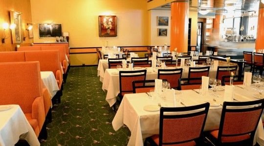 Mách nhỏ cách chọn màu sơn cho quán ăn giúp thu hút khách hàng