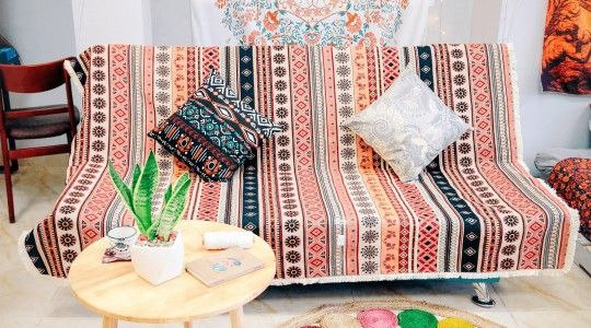 Có nên dùng thảm trải ghế sofa hay không?
