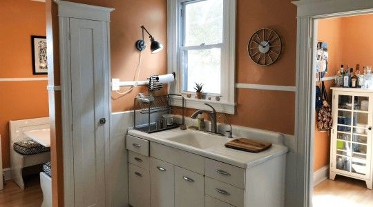 Nhà vệ sinh đối diện bếp có sao không? Giải pháp khắc phục cửa toilet đối diện bếp