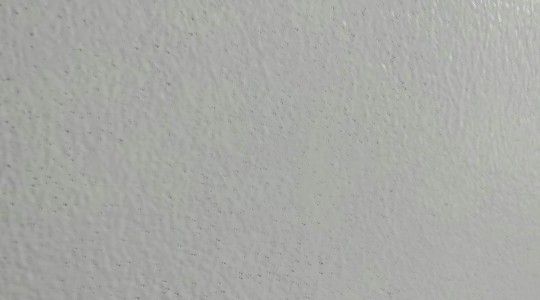 Tường sơn bị lỗ kim: Nguyên nhân và cách xử lý tường bị lỗ kim hiệu quả