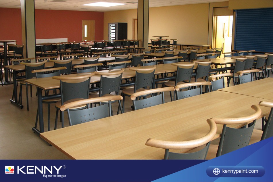 Màu vàng nhạt tạo không gian gần gũi, giúp ngon miệng hơn