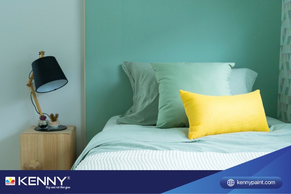 Phòng ngủ với tông màu xanh bạc hà hiện đại, tạo nên không gian nhẹ nhàng và ấm cúng