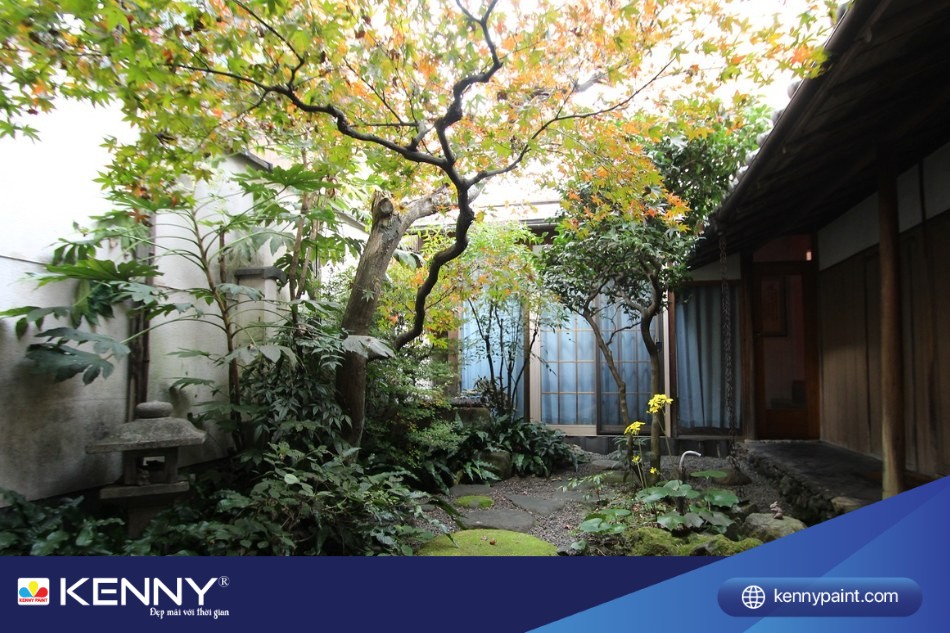 Sự bất đối xứng mang lại sự phong phú và sâu sắc cho cảnh quan vườn Nhật Bản, kích thích trí tưởng tượng của người xem