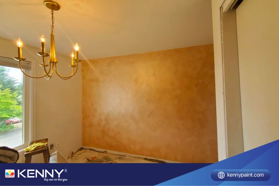 Sơn hiệu ứng nhũ vàng khiến căn phòng như lấp lánh hơn