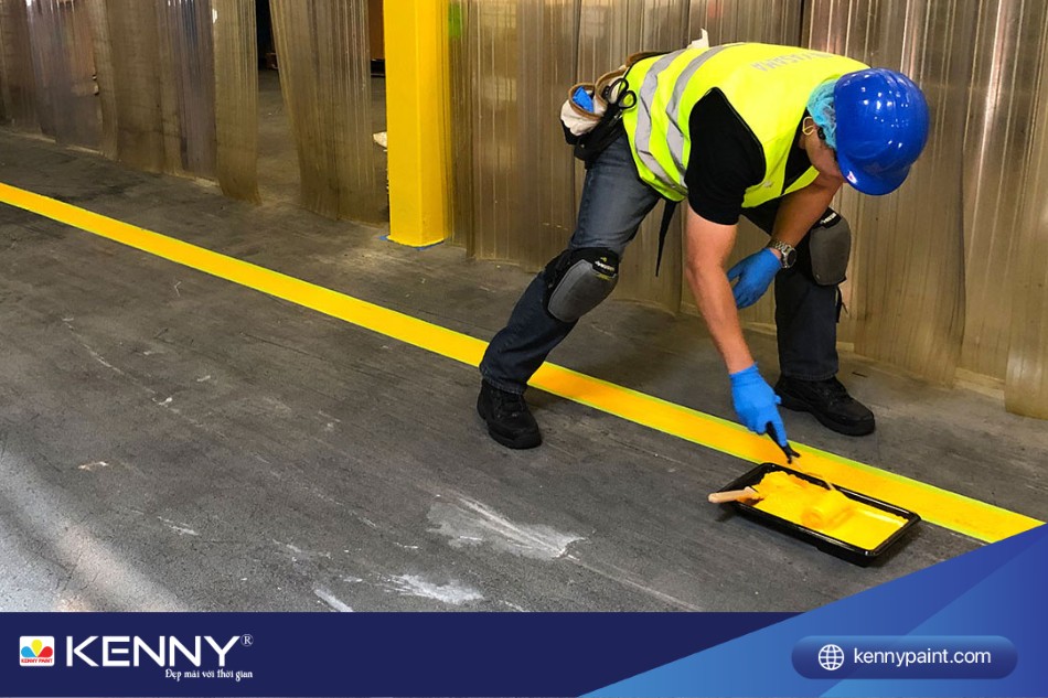 Thực hiện thi công sơn kẻ vạch nhà kho xưởng