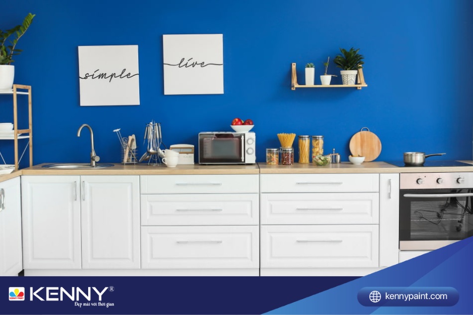 Căn bếp dịu mát nhờ sơn tường màu xanh nước biển