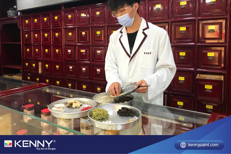 Khu vực nhận thuốc nên bố trí gần cửa ra vào