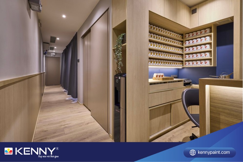 Phòng khám chủ yếu sử dụng gỗ tạo nên không gian ấm áp