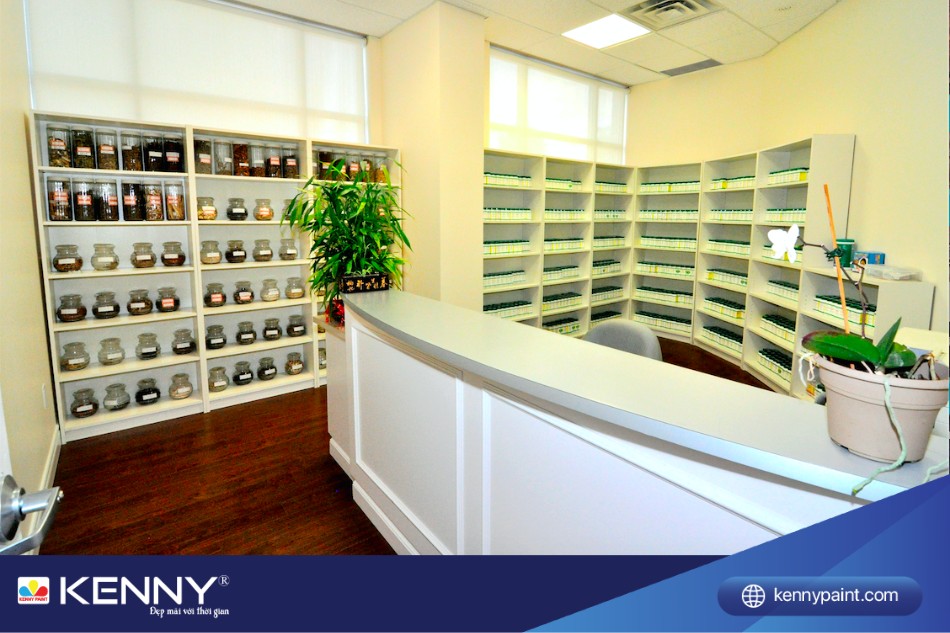 Nơi lấy thuốc và quầy tiếp tân đặt kế nhau vô cùng tiện lợi