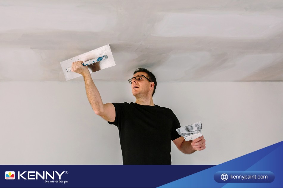 Trám kín các vết nứt hoặc lỗ hổng bằng bột bả hoặc vật liệu chuyên dụng