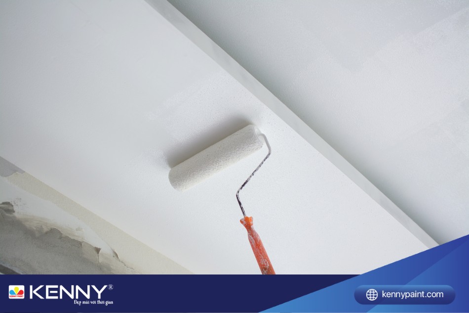Nên sơn 2 lớp sơn phủ để bề mặt trần thạch cao được đẹp hơn